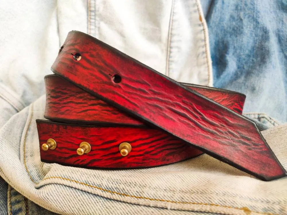 Red and Black Wash Buckleless Belt - Stylish and Comfortable Accessory for Any Outfit