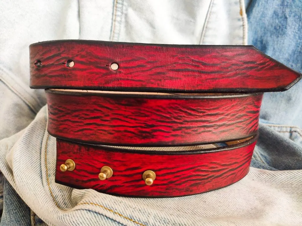 Red and Black Wash Buckleless Belt - Stylish and Comfortable Accessory for Any Outfit