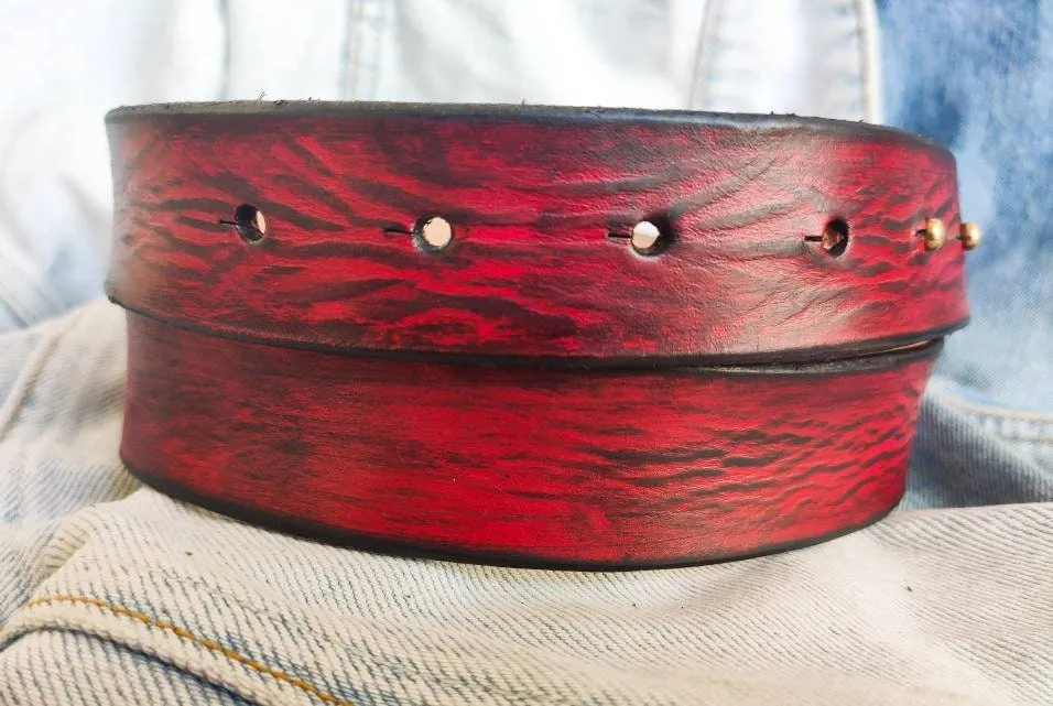 Red and Black Wash Buckleless Belt - Stylish and Comfortable Accessory for Any Outfit