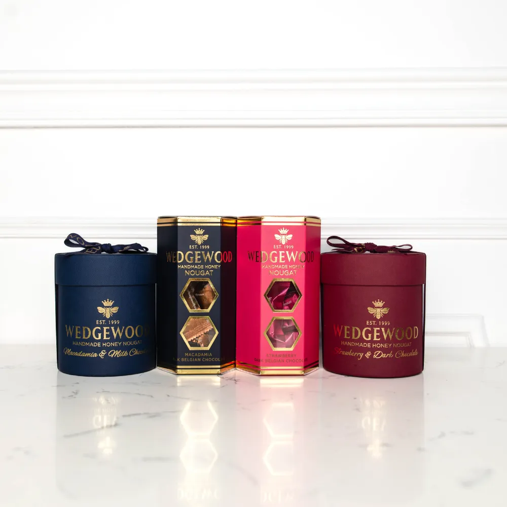 Wedgewood Small Hat Box - Dark Chocolate & Strawberry containing 20 Bon Bons